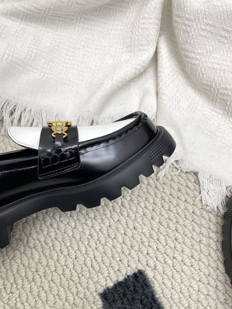 l0vis Vvtt0n loafers